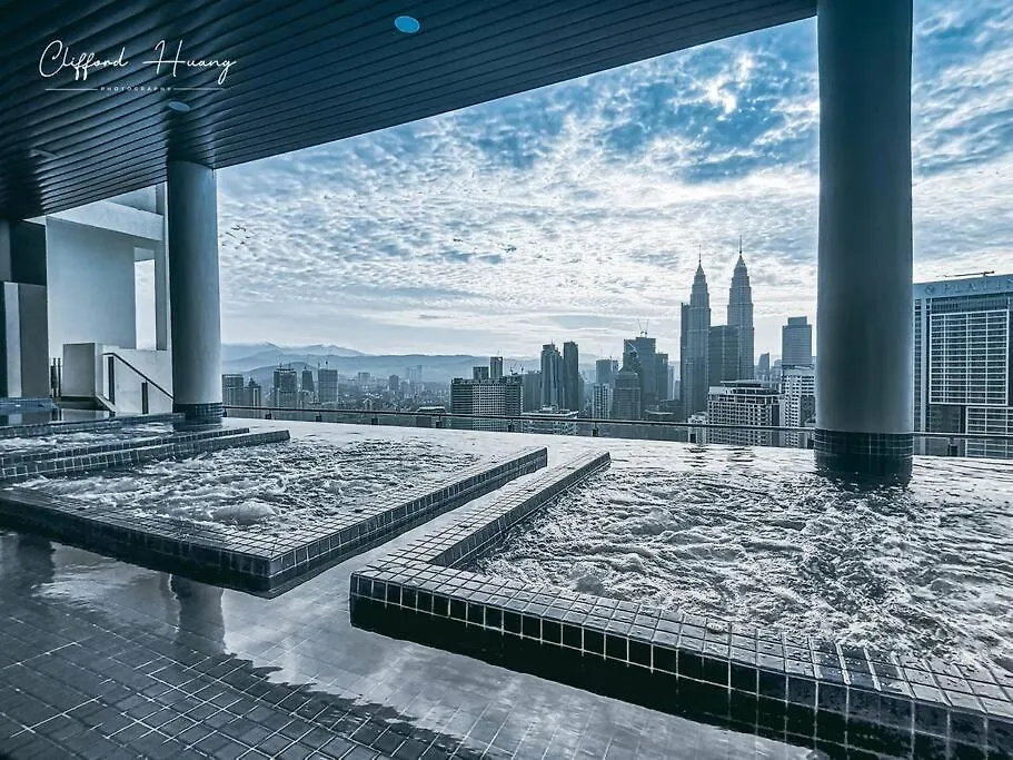 The Colony By Infinitum Best Pool View Klcc Trx Merdeka 118 Kl Tower 吉隆坡 公寓