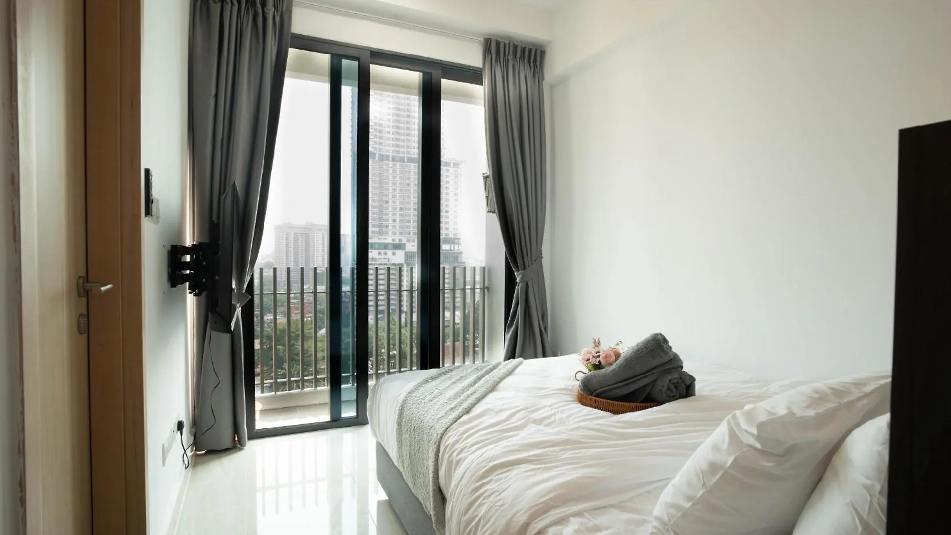 The Colony By Infinitum Best Pool View Klcc Trx Merdeka 118 Kl Tower 吉隆坡 公寓